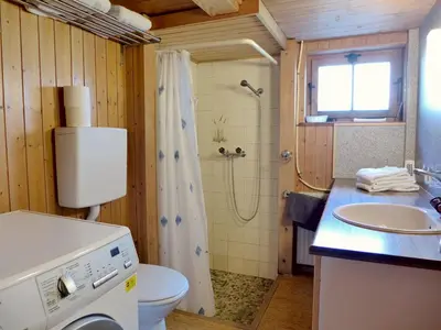 Ein Badezimmer in der Unterkunft Apartment Grosshorn by Interhome