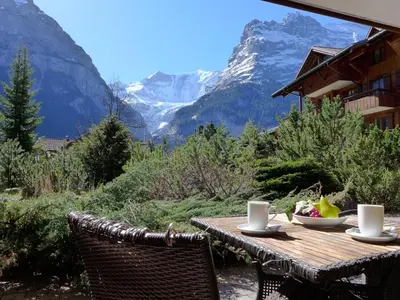 Ein allgemeiner Bergblick oder ein Berglick von der Ferienwohnung aus
