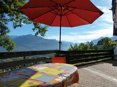 Ein allgemeiner Bergblick oder ein Berglick von der Ferienwohnung aus