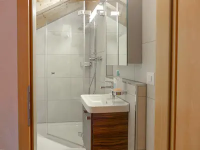 Ein Badezimmer in der Unterkunft Apartment Staubbach by Interhome
