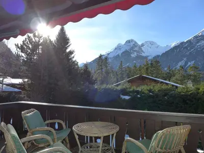 Ein allgemeiner Bergblick oder ein Berglick von des Ferienhauses aus