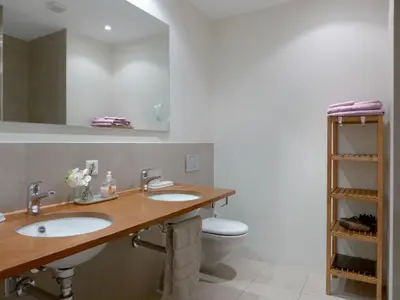 Ein Badezimmer in der Unterkunft Apartment Modern by Interhome