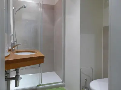 Ein Badezimmer in der Unterkunft Apartment Modern by Interhome