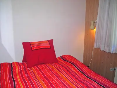 Ein Bett oder Betten in einem Zimmer der Unterkunft Apartment Chalet Almis 5 by Interhome