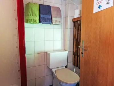 Ein Badezimmer in der Unterkunft Apartment Chalet Marie Rosa-3 by Interhome