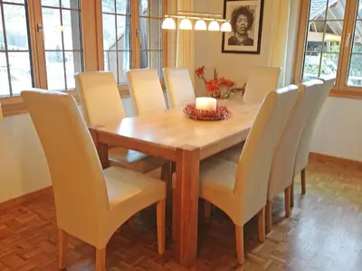 Ein Sitzbereich in der Unterkunft Apartment Chalet Perle by Interhome