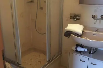 Ein Badezimmer in der Unterkunft Haus Bortis