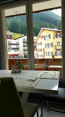 Ein allgemeiner Bergblick oder ein Berglick von der Ferienwohnung aus