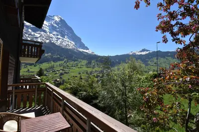 Ein allgemeiner Bergblick oder ein Berglick von des Hotels aus