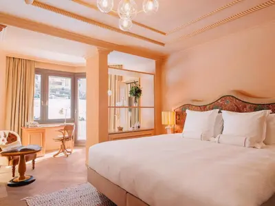 Ein Bett oder Betten in einem Zimmer der Unterkunft BEAUSiTE Zermatt