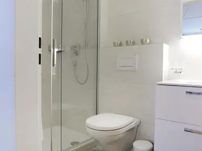 Ein Badezimmer in der Unterkunft Apartment Le Mans by Interhome