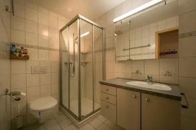Ein Badezimmer in der Unterkunft Roossi-Huus 1