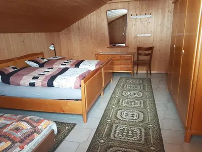 Ein Bett oder Betten in einem Zimmer der Unterkunft Chalet mit Alpenambiente Axalp