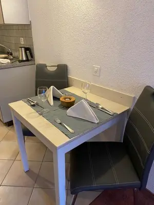 Ein Sitzbereich in der Unterkunft St Martin Apartments
