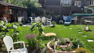 Ein Garten an der Unterkunft Berner Oberland Am Thunersee