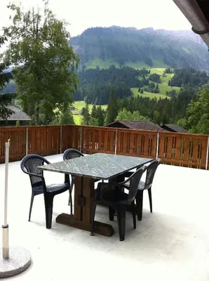 Ein allgemeiner Bergblick oder ein Berglick von der Ferienwohnung aus