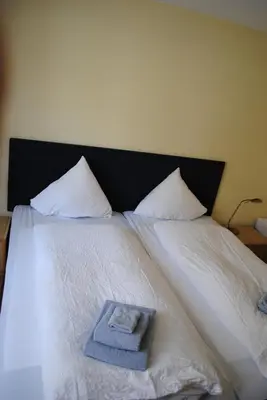 Ein Bett oder Betten in einem Zimmer der Unterkunft Hotel Weisses Kreuz