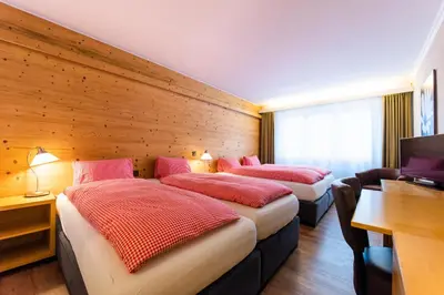 Ein Bett oder Betten in einem Zimmer der Unterkunft Hotel Weisses Kreuz