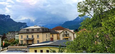 Ein allgemeiner Bergblick oder ein Berglick von der Ferienwohnung aus