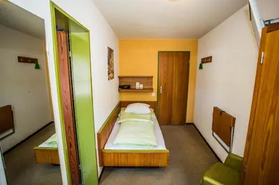 Ein Bett oder Betten in einem Zimmer der Unterkunft Hotel Derby