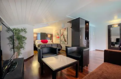Ein Sitzbereich in der Unterkunft Hotel Brienzersee