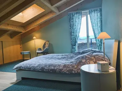 Ein Bett oder Betten in einem Zimmer der Unterkunft Ferienapartment Landhaus 4U Meiringen