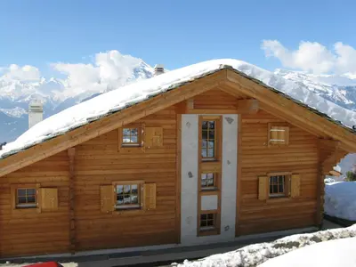 Ein allgemeiner Bergblick oder ein Berglick von des Chalets aus