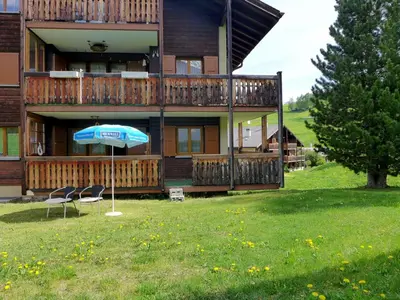 Ein Garten an der Unterkunft Apartment Saskia by Interhome