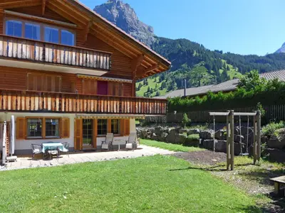 Ein allgemeiner Bergblick oder ein Berglick von der Ferienwohnung aus