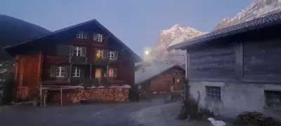 Ein allgemeiner Bergblick oder ein Berglick von der Ferienwohnung aus