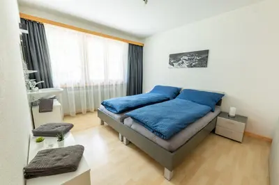 Ein Sitzbereich in der Unterkunft Apartments Saasunia