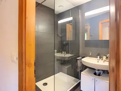 Ein Badezimmer in der Unterkunft Le Clavan - Studio à Crans-Montana (2-4 personnes)