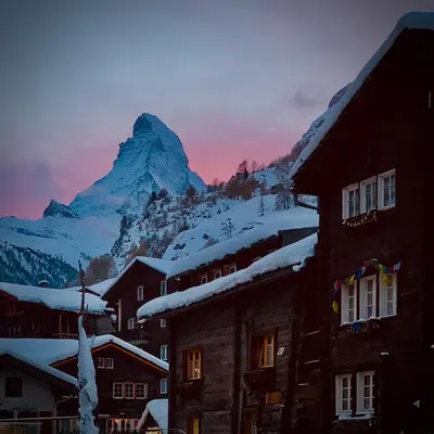 Ein allgemeiner Bergblick oder ein Berglick von der Ferienwohnung aus