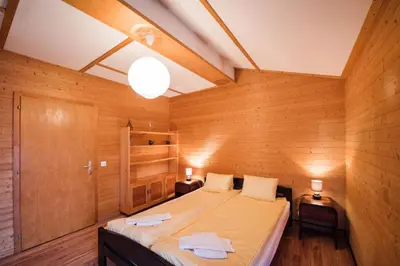Ein Bett oder Betten in einem Zimmer der Unterkunft Bellerive - Partial lake view