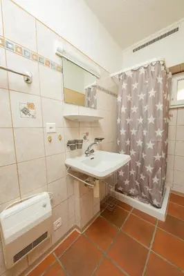 Ein Badezimmer in der Unterkunft Haus Boccalino