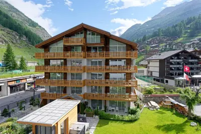 Ein allgemeiner Bergblick oder ein Berglick von des Hotels aus