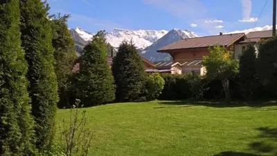 Ein allgemeiner Bergblick oder ein Berglick von der Ferienwohnung aus