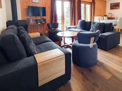 Ein Sitzbereich in der Unterkunft Chalet Genepi by Interhome