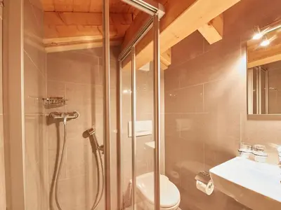 Ein Badezimmer in der Unterkunft Apartment Grives by Interhome