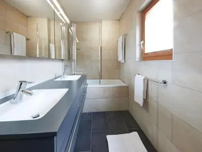 Ein Badezimmer in der Unterkunft Chalet Hiboux by Interhome