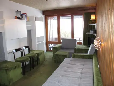 Ein Sitzbereich in der Unterkunft Studio Résidence Velan-2 by Interhome