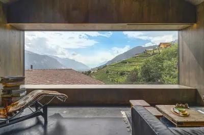 Ein allgemeiner Bergblick oder ein Berglick von des Ferienhauses aus