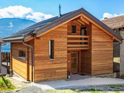 Ein allgemeiner Bergblick oder ein Berglick von des Chalets aus