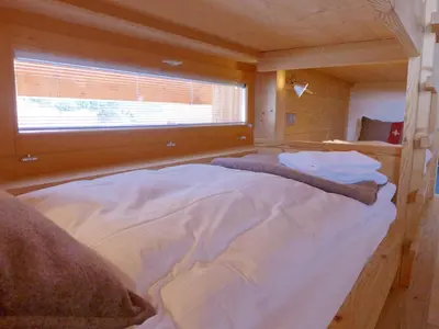 Ein Bett oder Betten in einem Zimmer der Unterkunft Chalet Chalet Astoria by Interhome