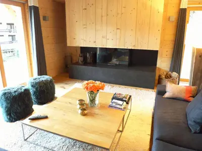 Ein Sitzbereich in der Unterkunft Chalet Chalet Astoria by Interhome