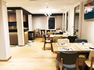 Ein Restaurant oder anderes Speiselokal in der Unterkunft Hotel pas de Cheville