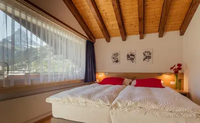 Ein Bett oder Betten in einem Zimmer der Unterkunft Chalet Sonnegg