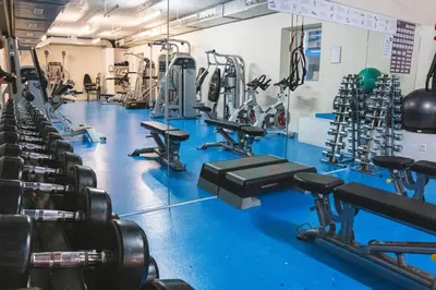 Das Fitnesscenter und/oder die Fitnesseinrichtungen in der Unterkunft Saas-Fee wellnesshostel4000