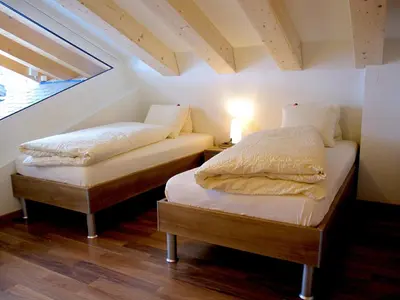 Ein Bett oder Betten in einem Zimmer der Unterkunft Bergquelle Dachwohnung