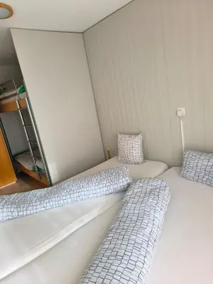 Ein Bett oder Betten in einem Zimmer der Unterkunft Ferienwohnung Nr.22,Haus Azurit